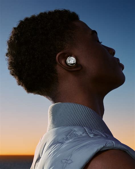 auricolari lv|Louis Vuitton Horizon Light Up Earphones .